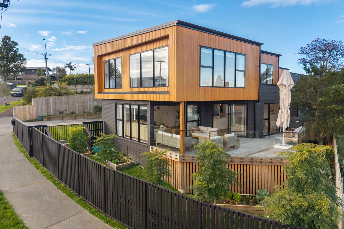 10A Clairville Crescent, Wai O Taiki Bay, Auckland City, Auckland - Carousel 1