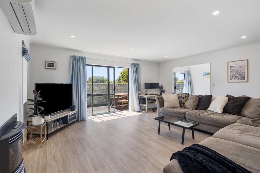 14 Katerini Grove, Papamoa Beach, Papamoa - Carousel 2