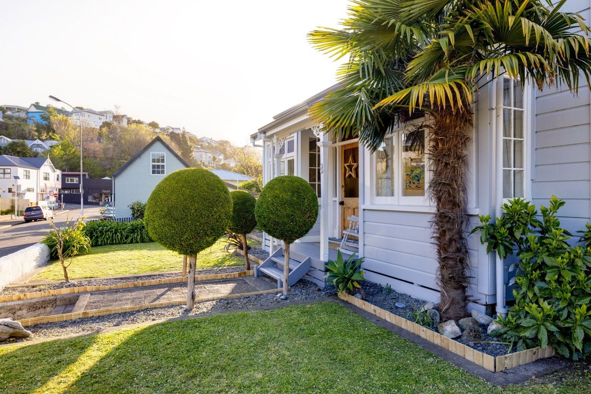 8 Coote Road, Bluff Hill, Napier - Carousel 2