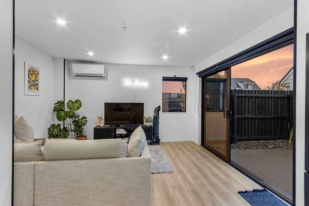 2/29 Bolton Avenue, Spreydon, Christchurch - Carousel 2