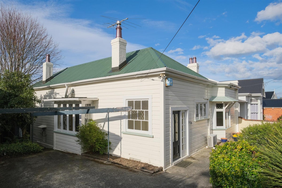 4 Falcon Street, Roslyn, Dunedin - Carousel 1