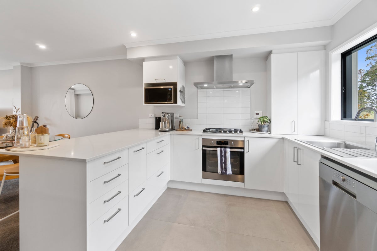 33 Konoba Avenue, Kumeu, Kumeu - Carousel 1