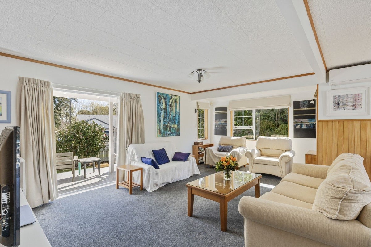 10 Elder Grove, Whalers Gate, New Plymouth - Carousel 2