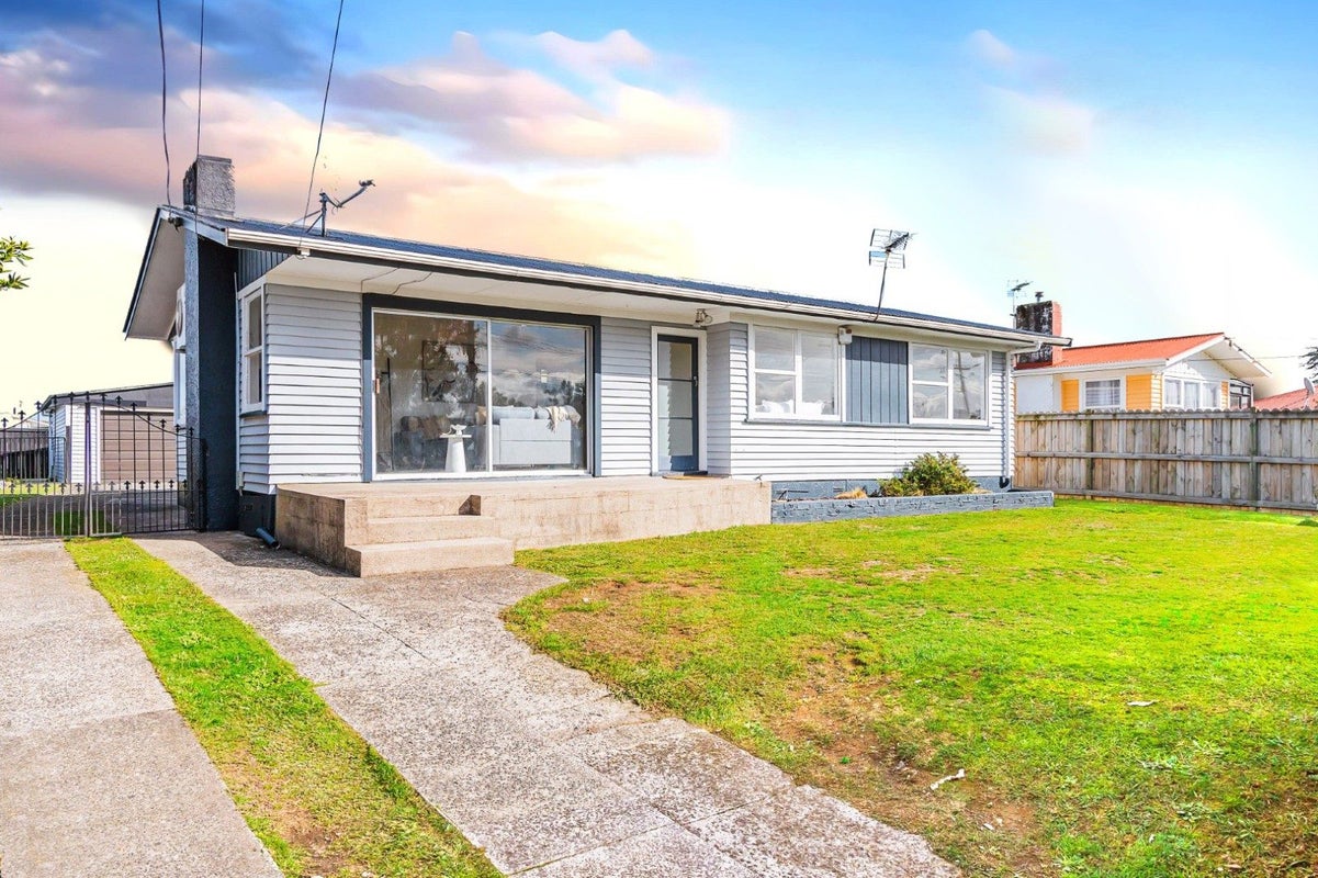 37 Yvonne Street, Melville, Hamilton - Carousel 1