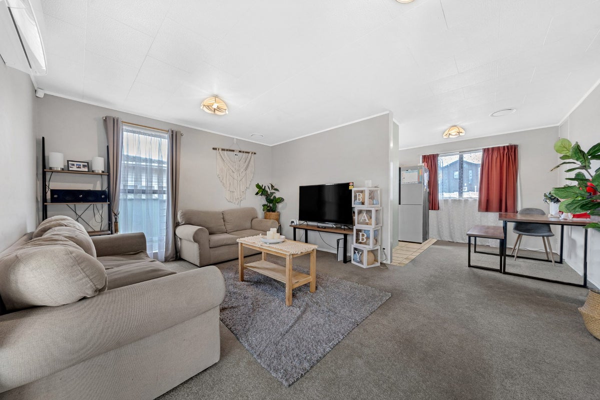 32 Clendon Avenue, Papatoetoe, Manukau - Carousel 2