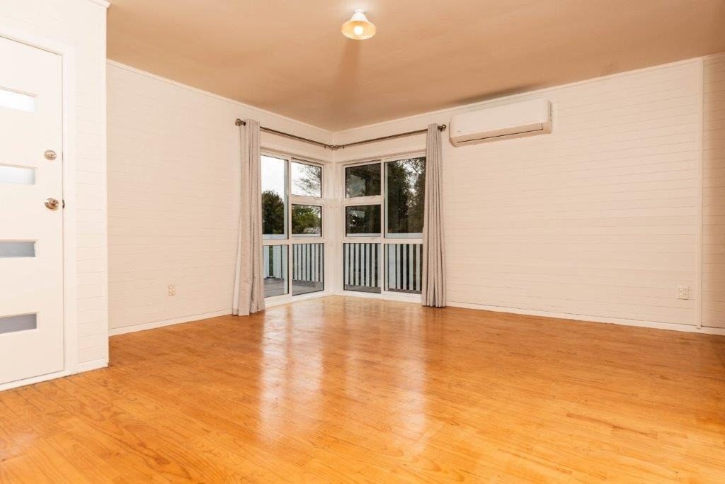 6 Gilpin Place, Beach Haven, Auckland - Carousel 2