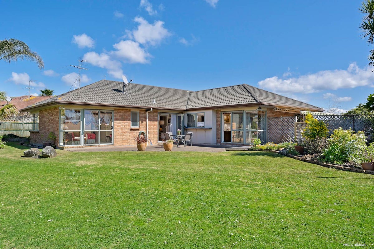 11 Atworth Way, Burswood, Auckland - Carousel 1