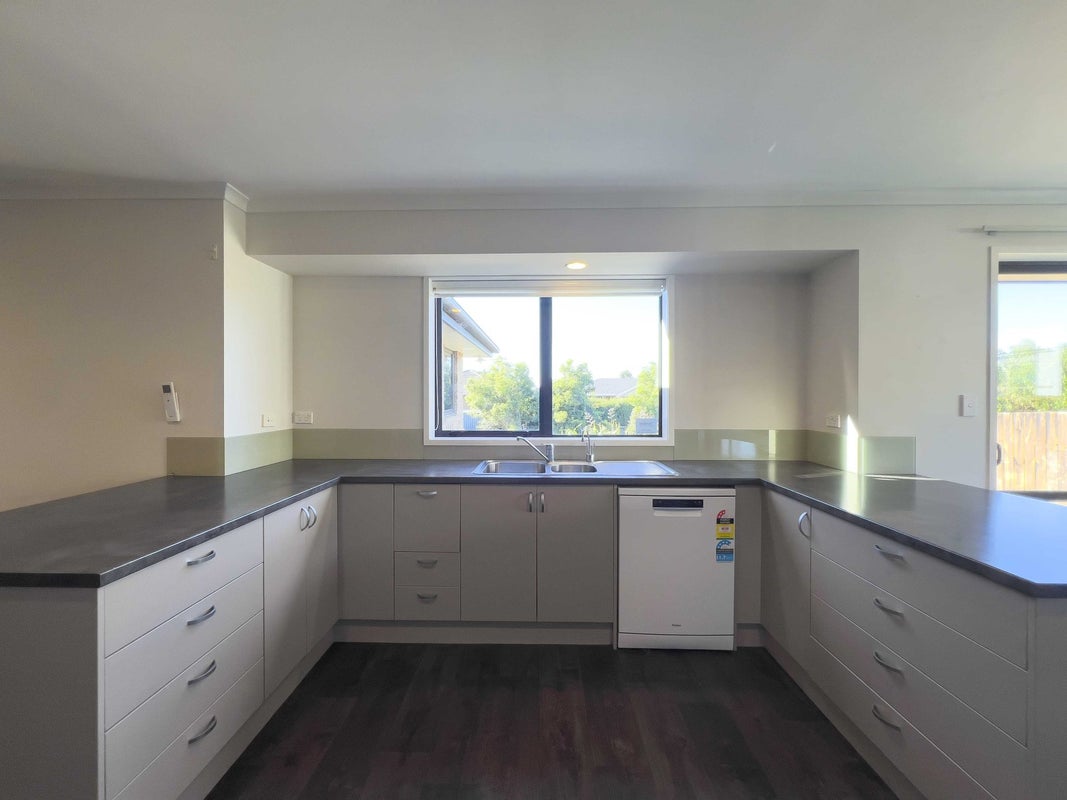 13 Edward Street, Grandview Heights, Hamilton - Carousel 2