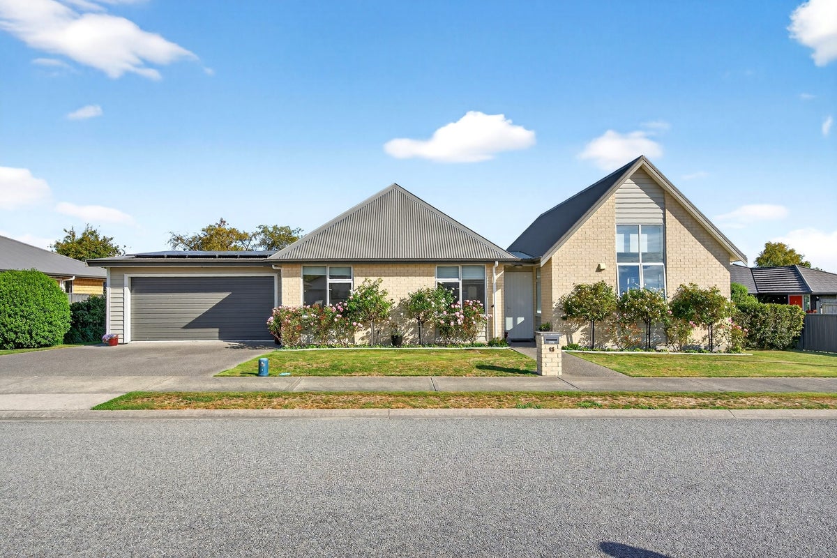 13 Tarata GR, LANSDOWNE, MASTERTON - Carousel 1