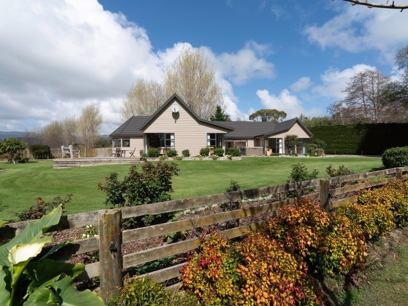 45 Takapu Road, Manakau, Levin - Carousel 1