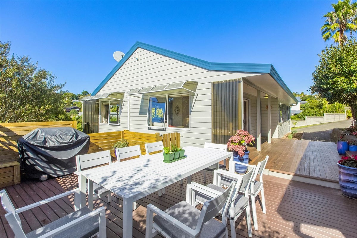 92 Nigel Road, Browns Bay, Auckland - Carousel 1