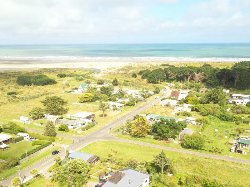 19 Muaupoko Street, Hokio Beach, Levin - Carousel 1
