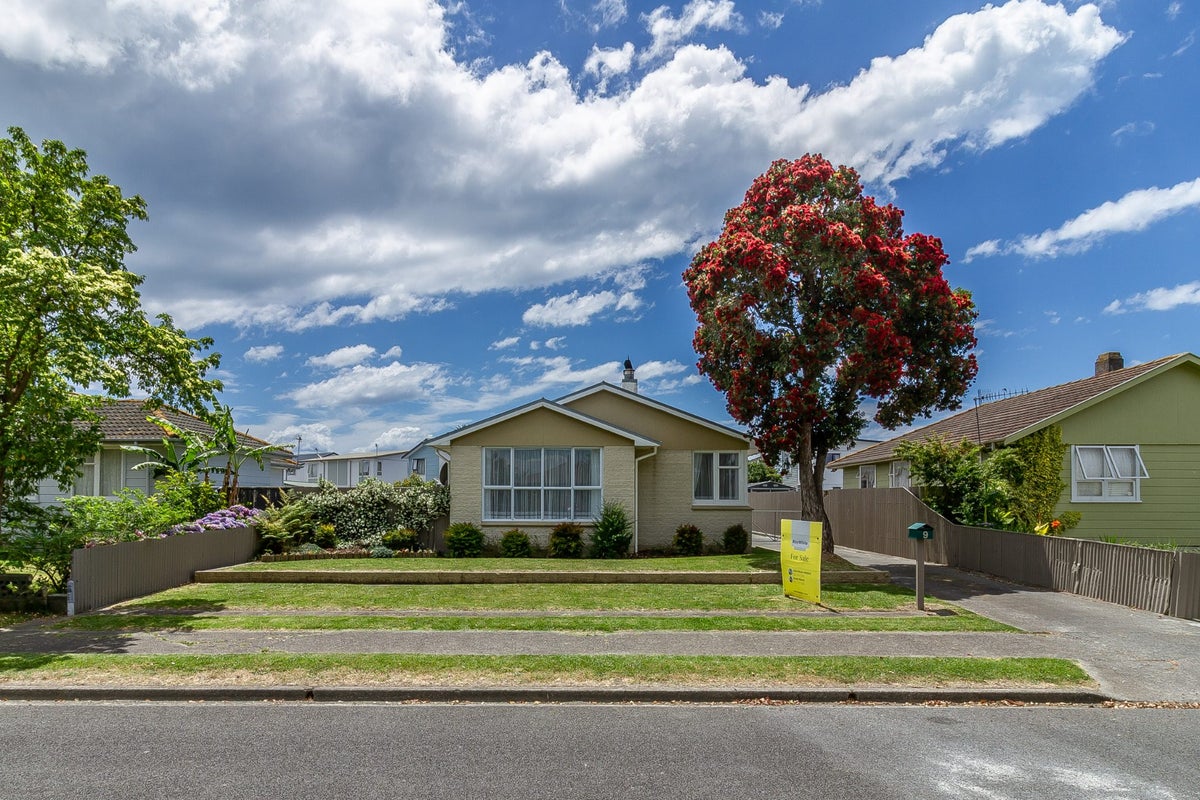 9 McLaren Crescent, Onekawa, Napier - Carousel 1