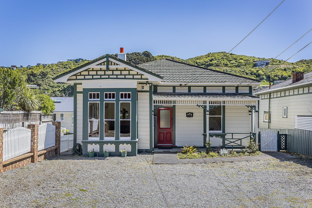 136 Clyde Street, Island Bay, Wellington - Carousel 1
