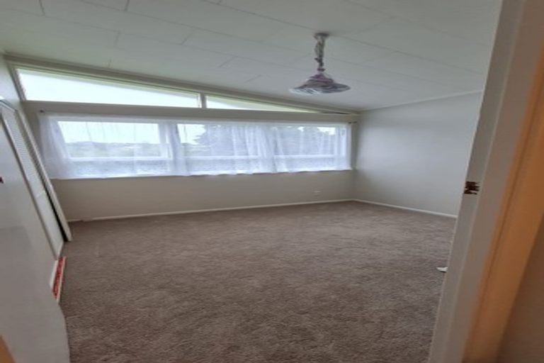 64 Dundee Place, Blockhouse Bay, Auckland - Carousel 2