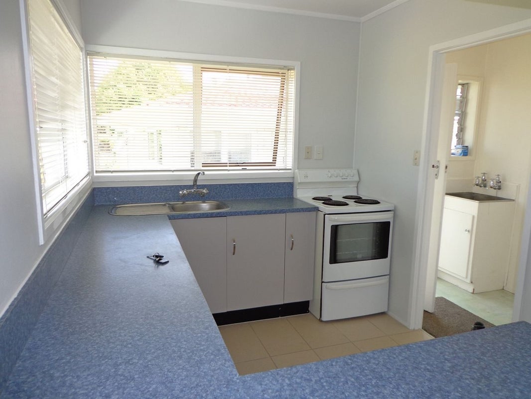 1/3 Finn Place, Totara Vale, Auckland - Carousel 2