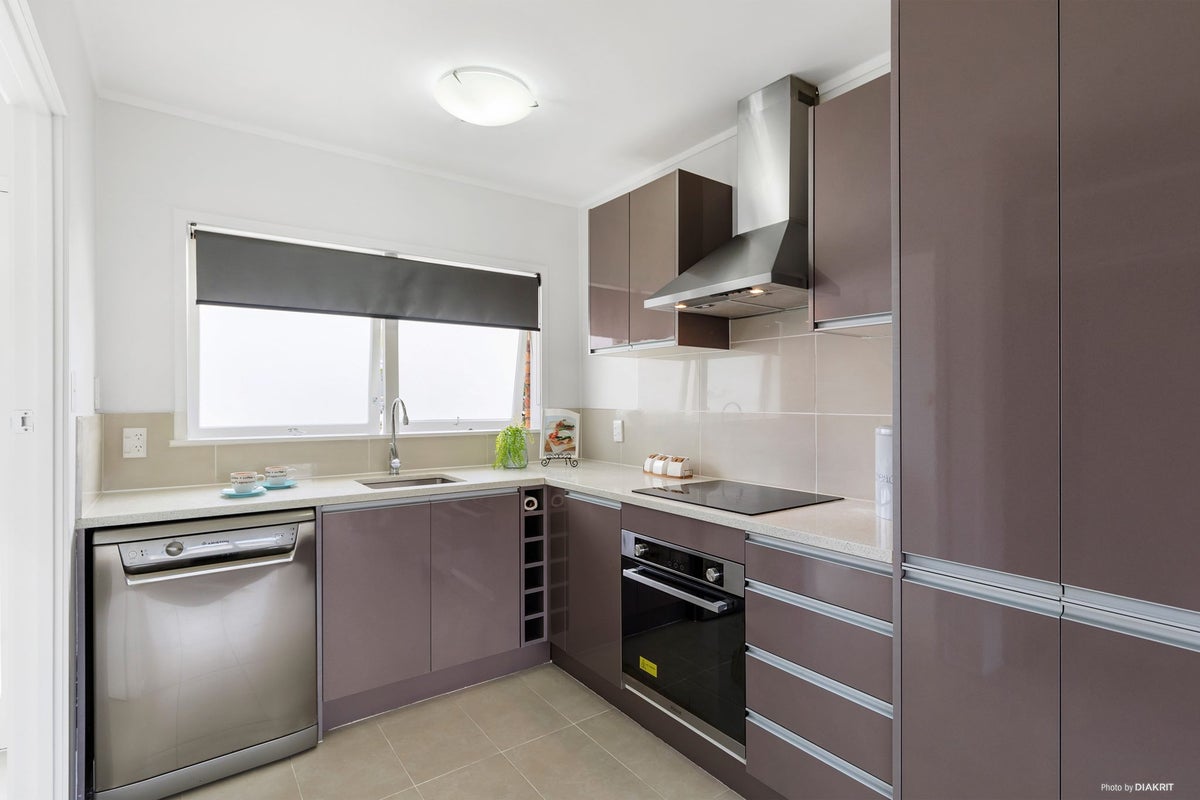 2/8 Ngataringa Road, Devonport, Auckland - Carousel 1