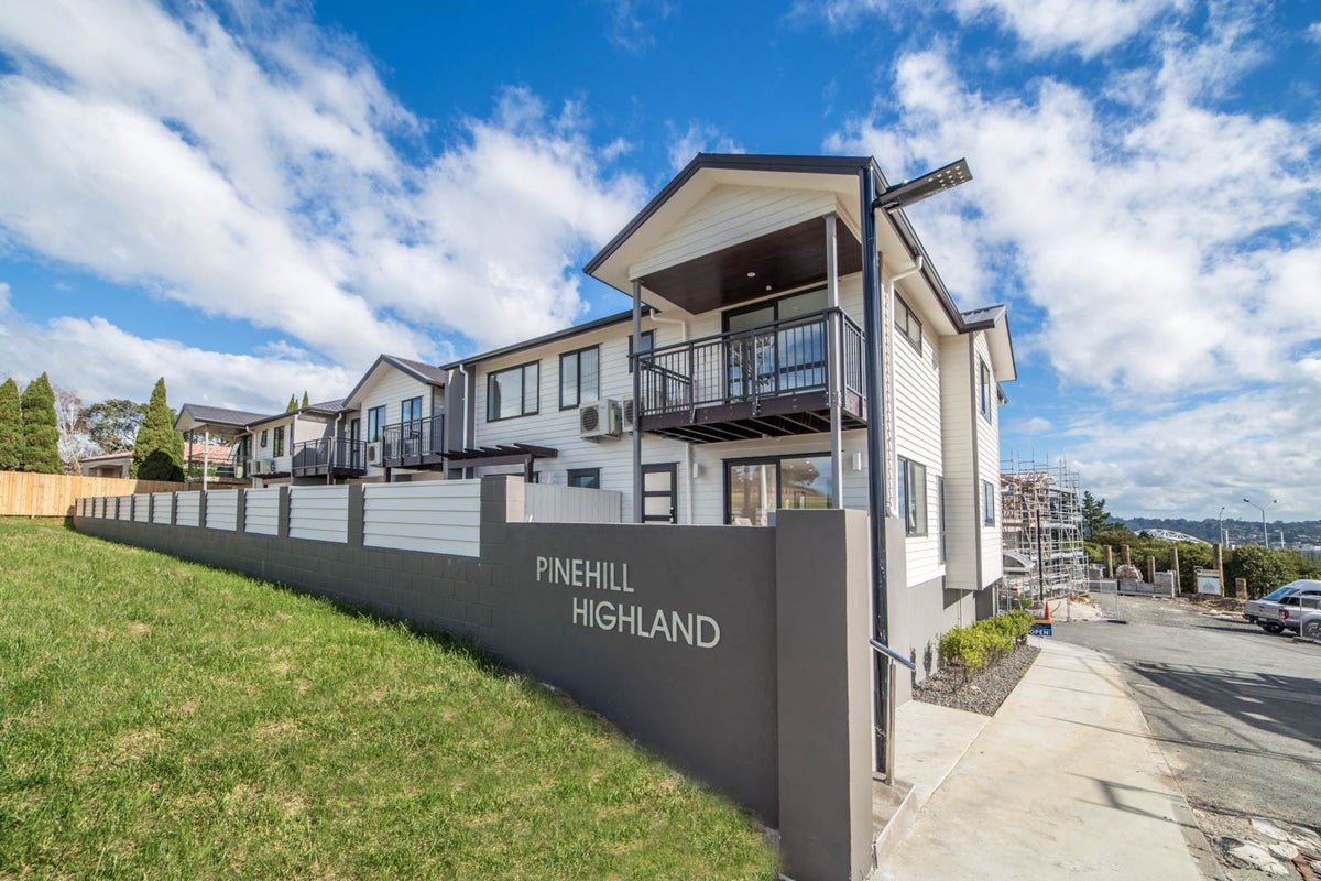 20 Peony Mews, Oteha, Auckland - Carousel 1