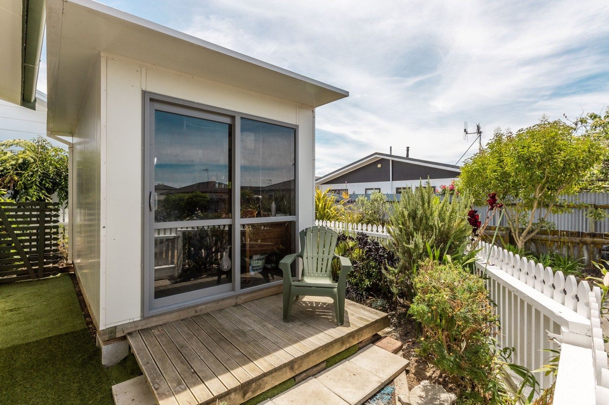 4/2 LEE RD, TARADALE, NAPIER - Carousel 13