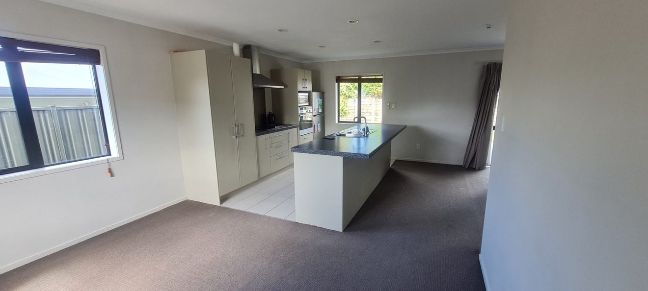 10 Diamond Grove, Brown Owl, Upper Hutt - Carousel 2