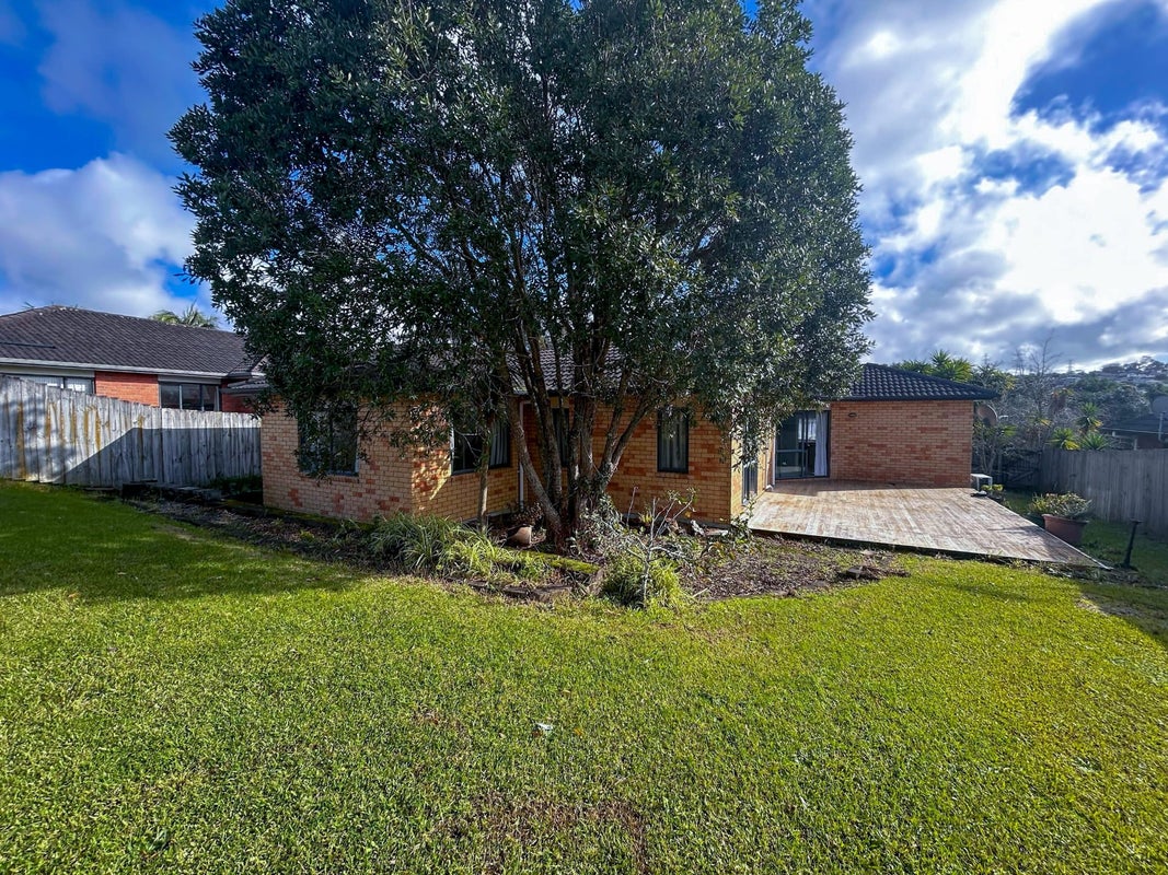 5 Holsten Place, Massey, Auckland - Carousel 12