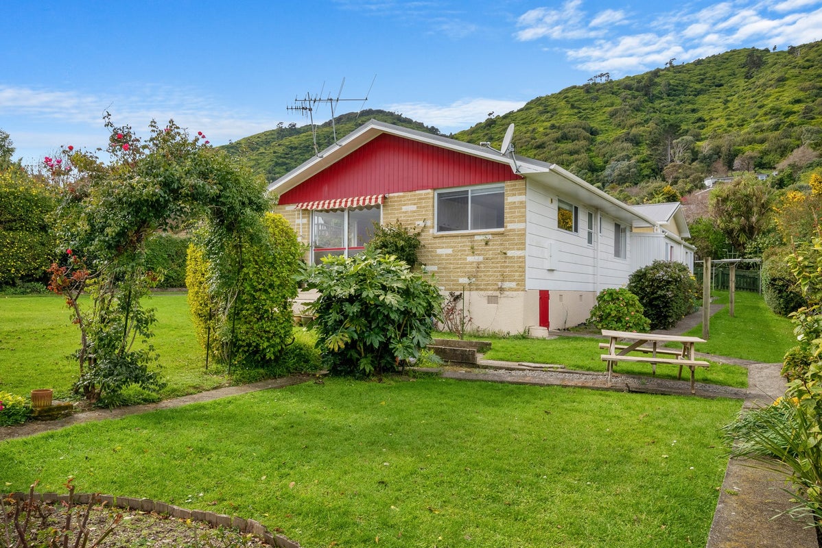 13A Te Maku Grove, Waikanae, Waikanae - Carousel 2