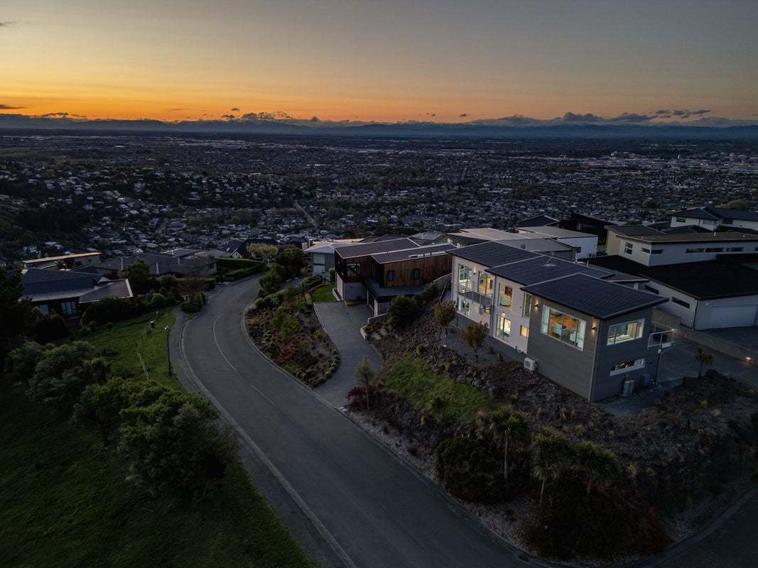1 Pennine Way, Huntsbury, Christchurch - Carousel 31