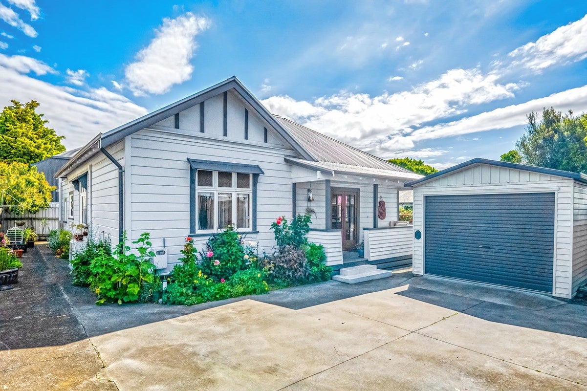 213 Grove Road, Mayfair, Hastings - Carousel 1