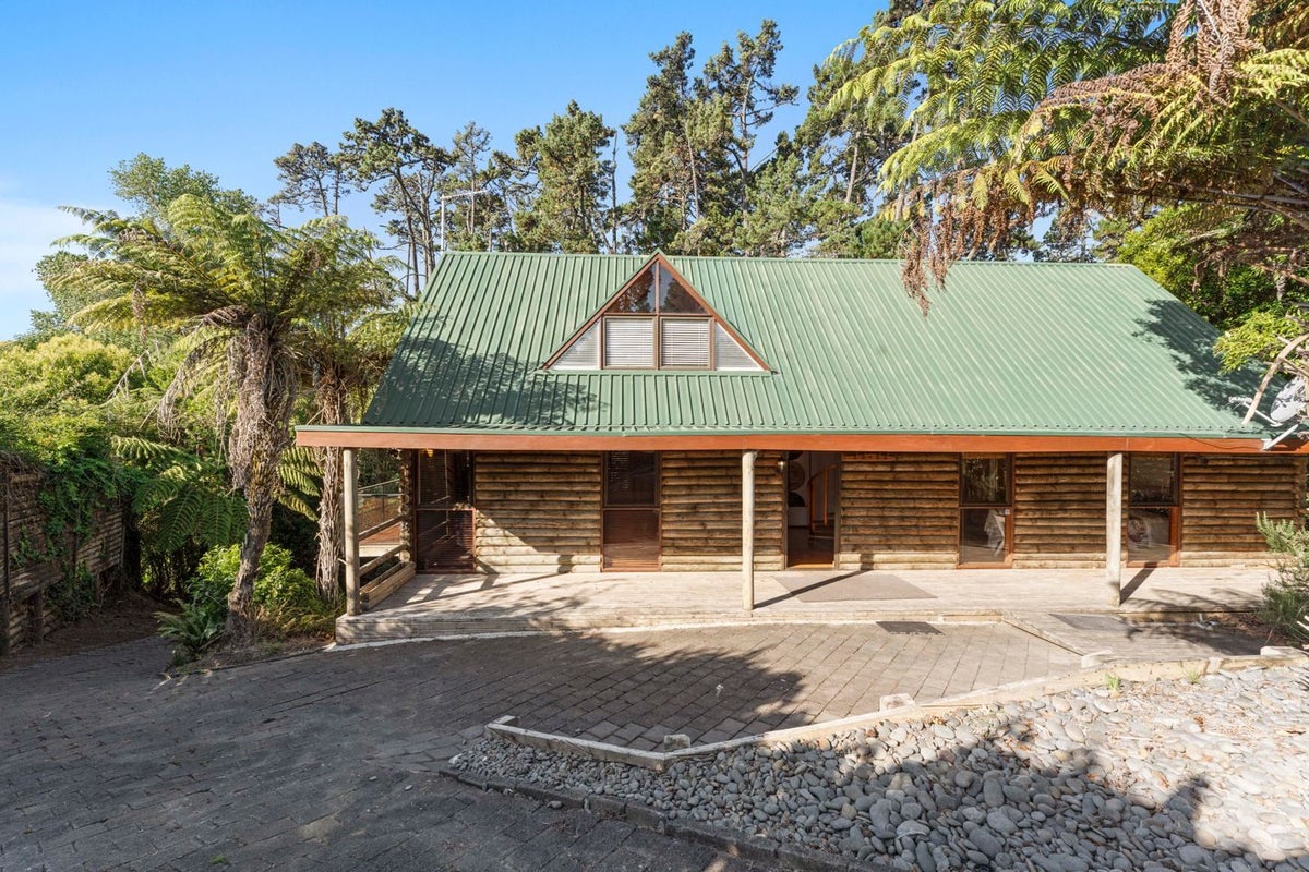 20 Montressor Place, Howick, Auckland - Carousel 1