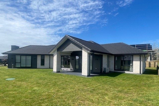 18 Kerr Crescent, Patumahoe, Pukekohe - Carousel 2