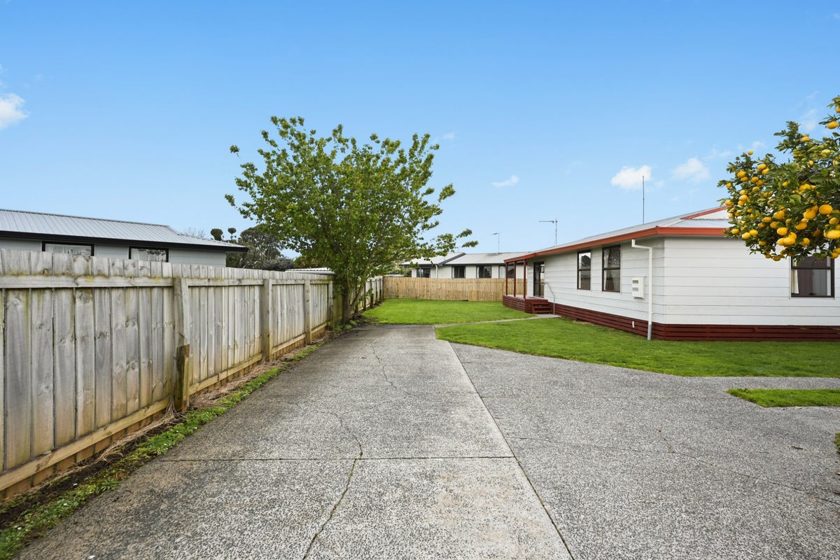 43B Lloyd Drive, Nawton, Hamilton - Carousel 18