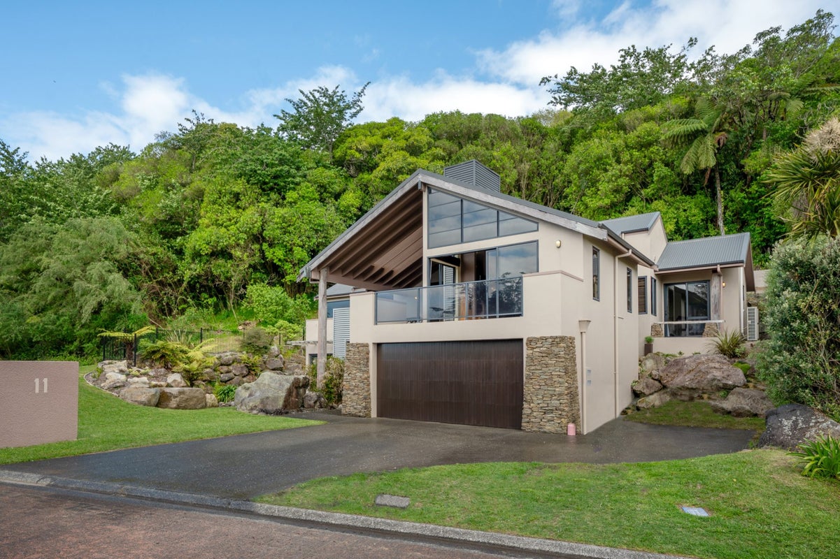 11 Gemini Place, Kawaha Point, Rotorua - Carousel 1