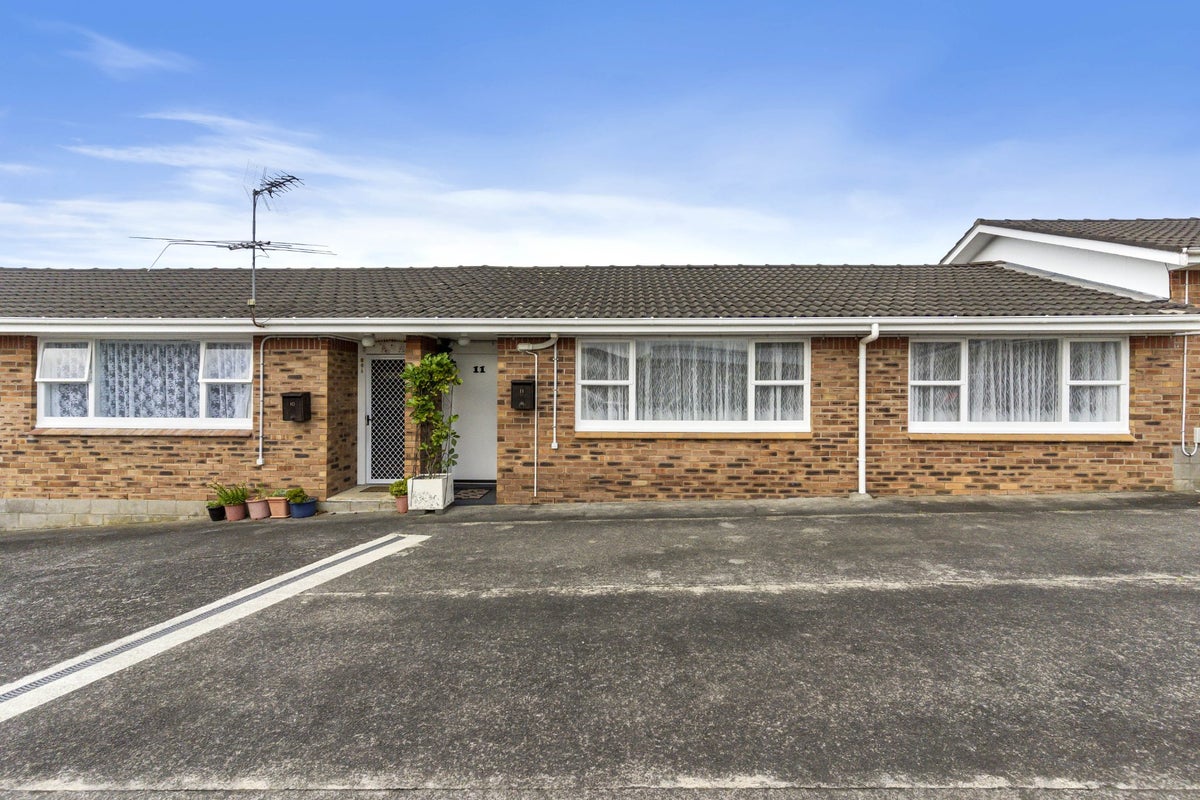 11/85 Edmonton Road, Henderson, Auckland - Carousel 13