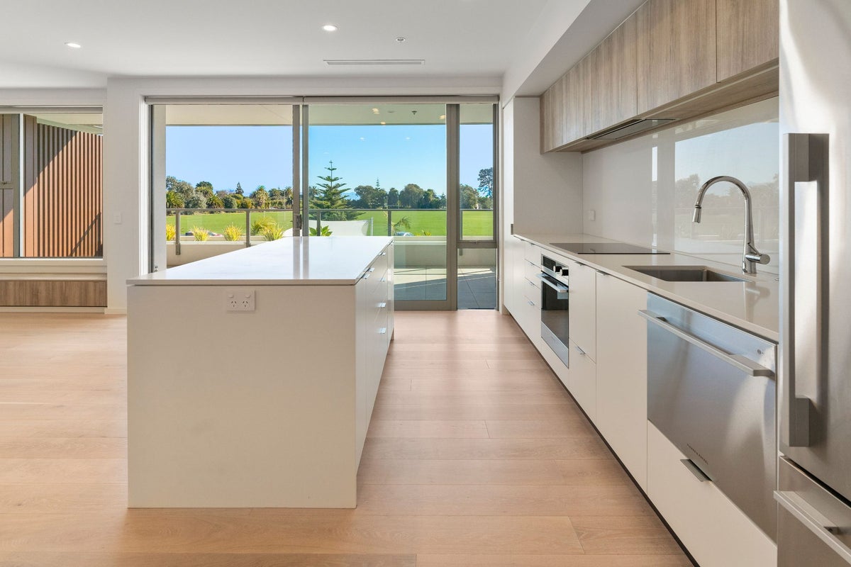 4/33 Beach Road, Tahunanui, Nelson - Carousel 2