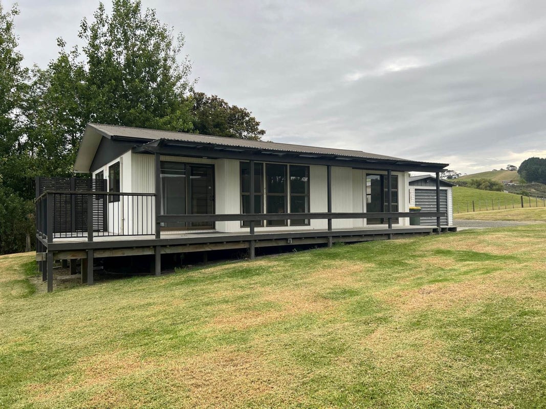 9 Slater Road, Helensville - Carousel 1