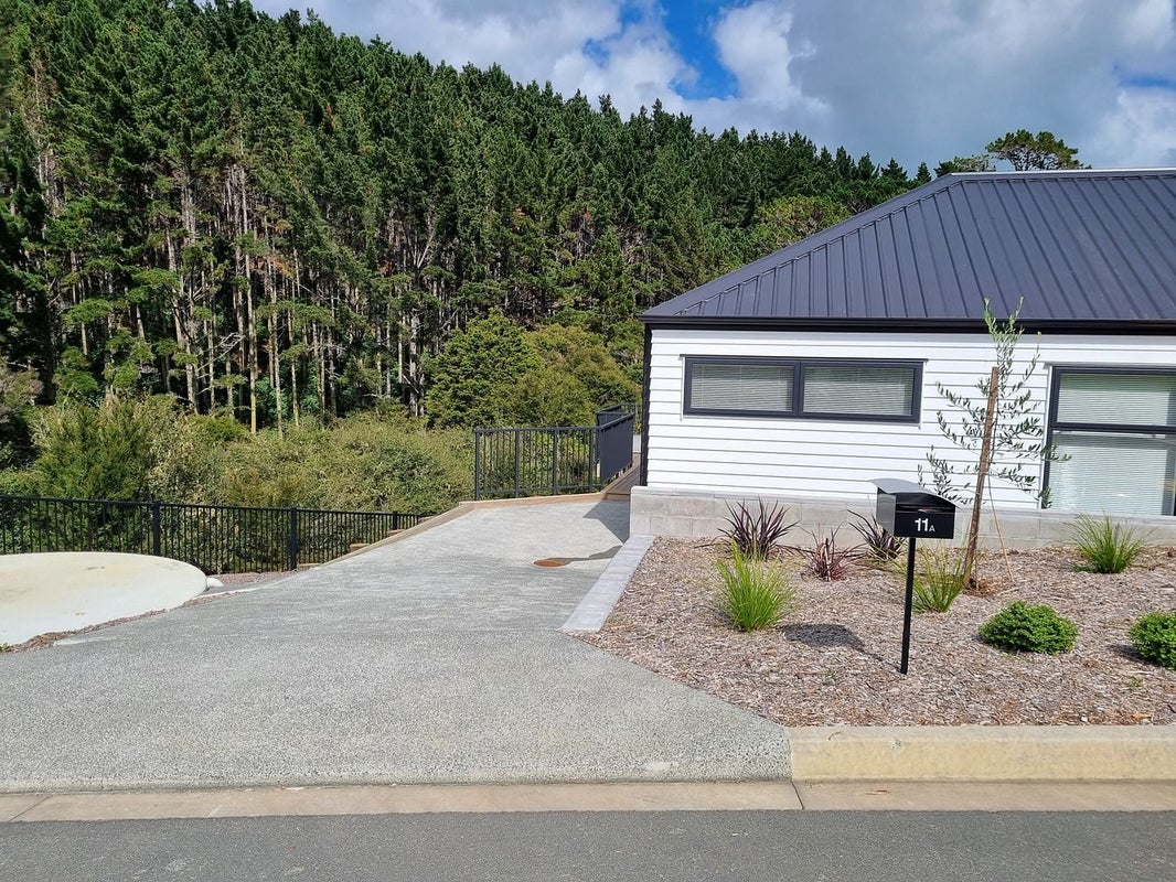 11 Arthur Wright Place, Maraetai, Auckland - Carousel 2