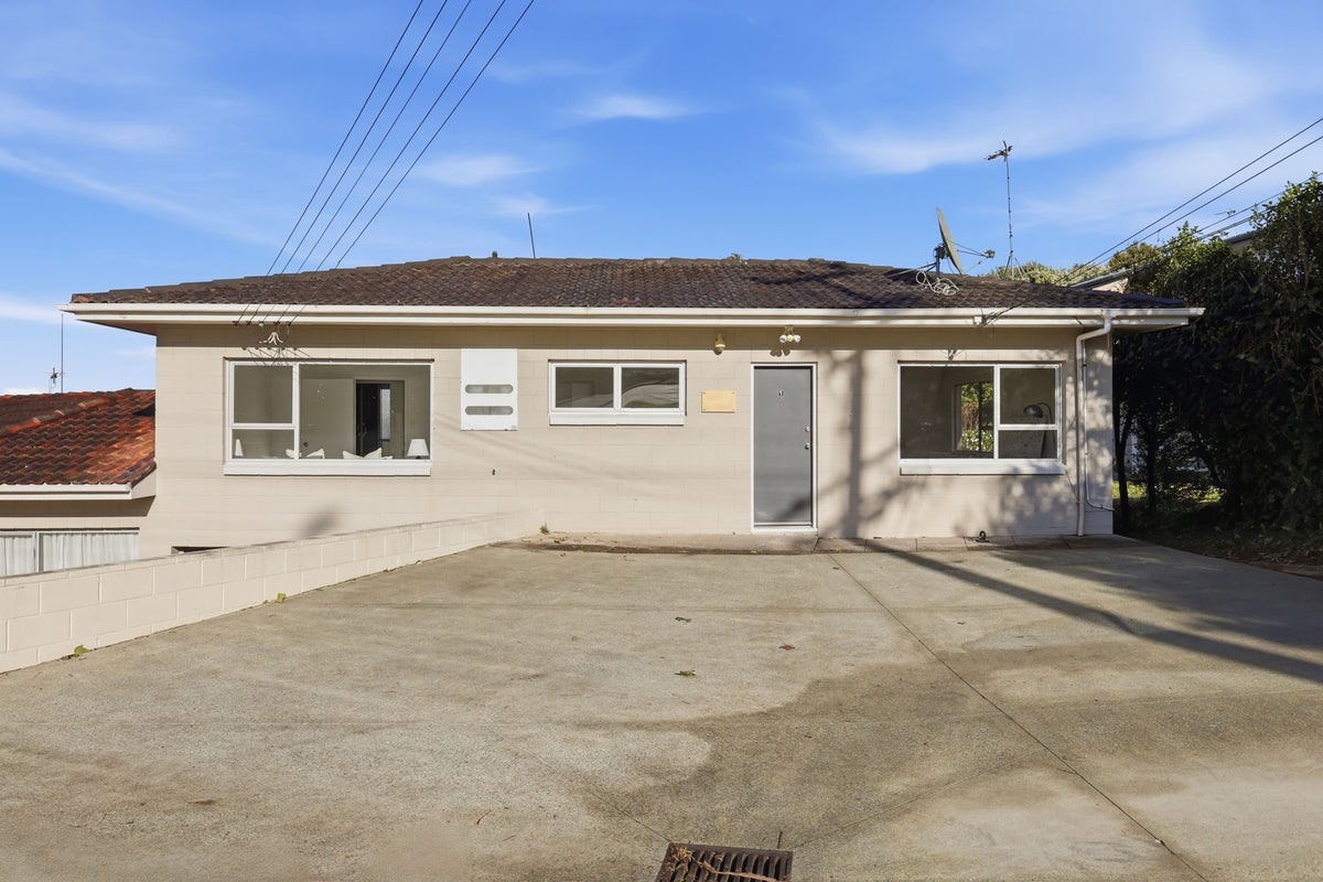 1/92 Lake Road, Northcote, Auckland - Carousel 2