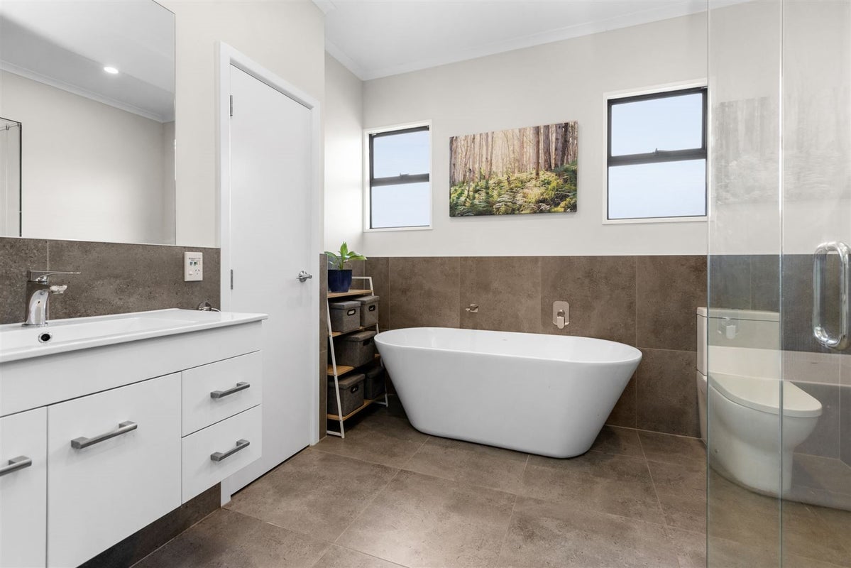 207 Caroline Place, Mayfair, Hastings - Carousel 2