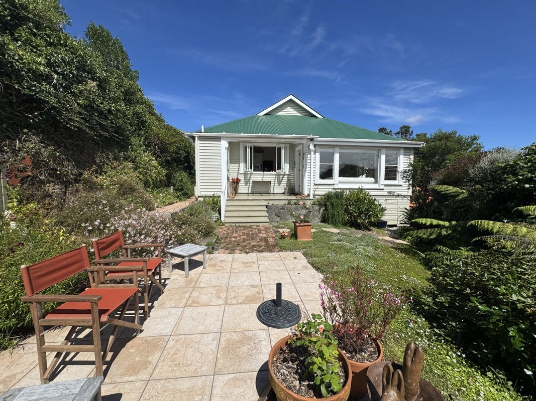 25 St Michaels Crescent, Kelburn, Wellington - Carousel 1