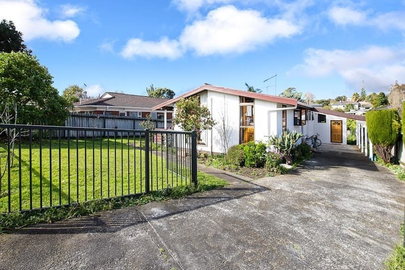 8 Keldale Place, Forrest Hill, Auckland - Carousel 1