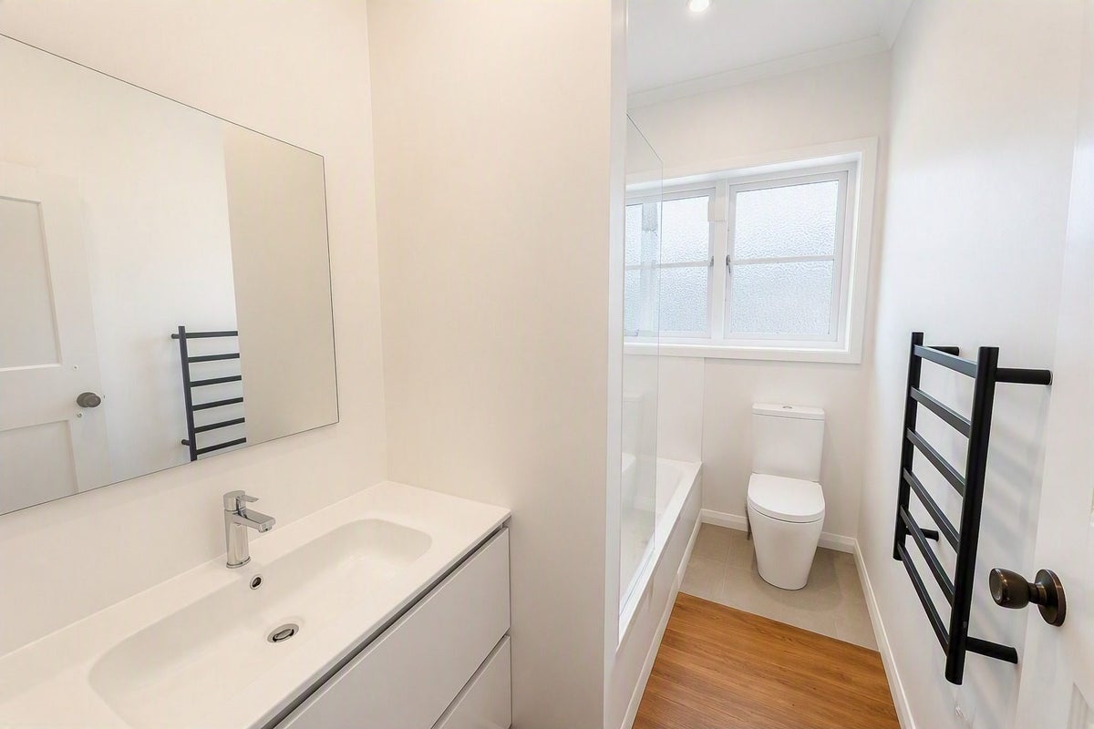 45 Plunket Terrace, Hamilton East, Hamilton - Carousel 9