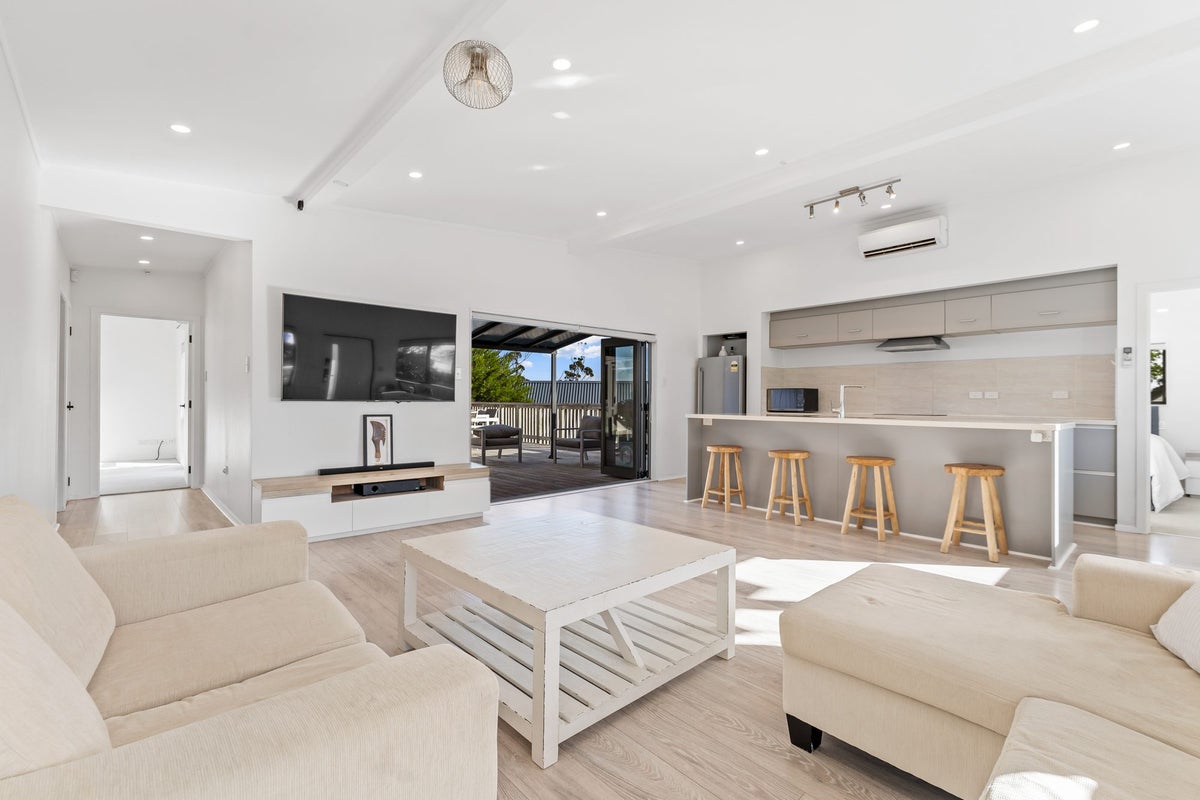 7 Vipond Road, Stanmore Bay, Whangaparaoa - Carousel 2