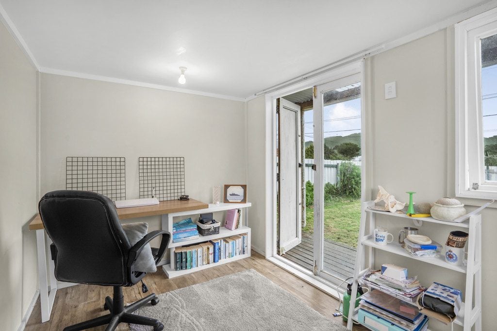 40 Frederick Street, Wainuiomata, Lower Hutt - Carousel 19