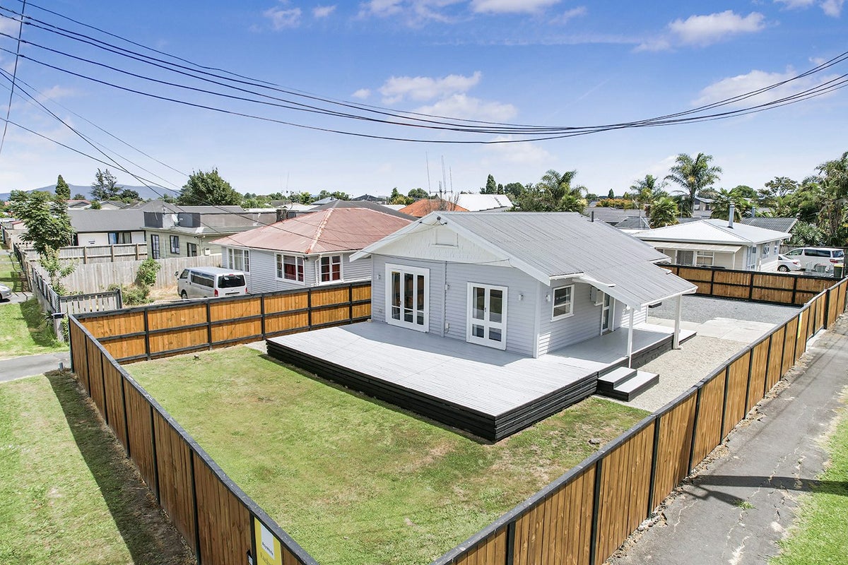 30 Higgins Road, Frankton, Hamilton - Carousel 1
