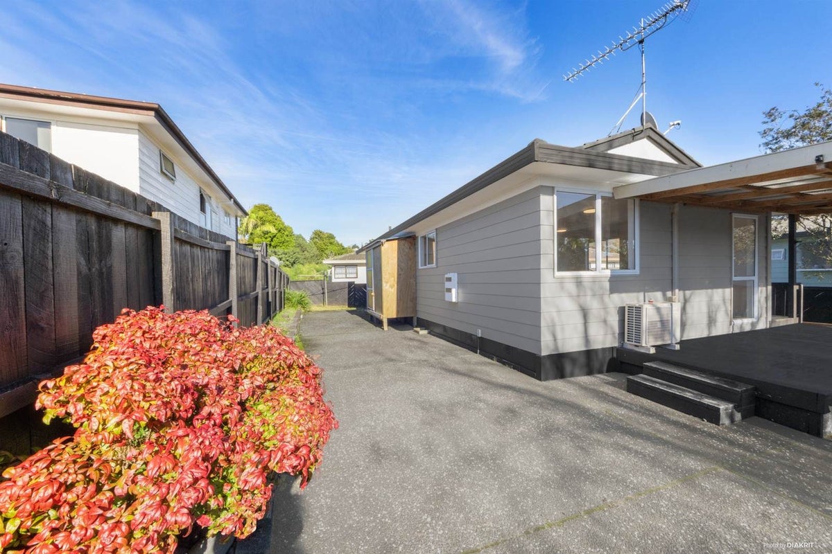295 Triangle Road, Massey, Auckland - Carousel 16