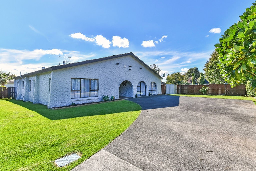 15 Corolu Place, Conifer Grove, Takanini - Carousel 14