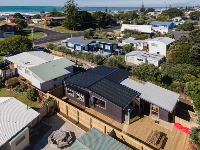 0 , Waihi Beach - Carousel 18