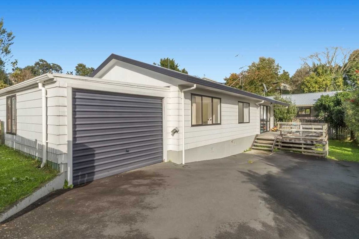 1 Peppertree Way, Brookfield, Tauranga - Carousel 1