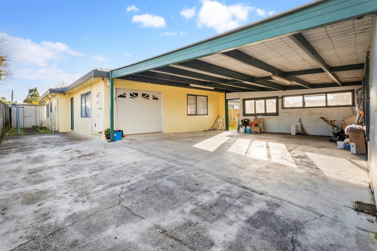 2/13 Gray Avenue, Mangere East, Auckland - Carousel 1