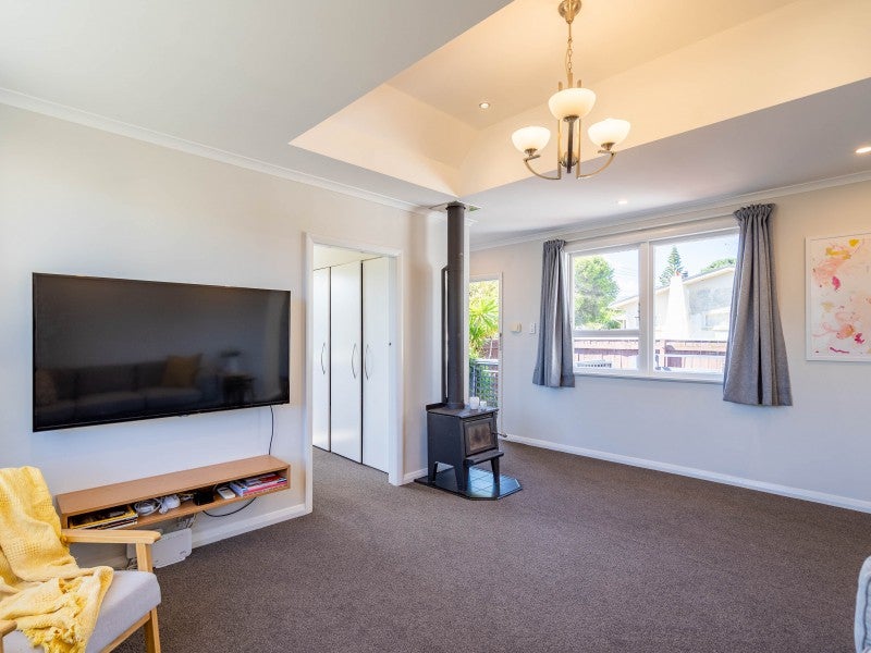 53 Kirk Street, Otaki - Carousel 24